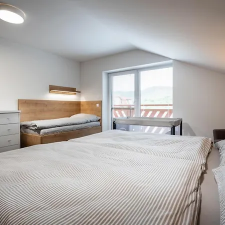 Anna - Alloggio in famiglia Bešeňová